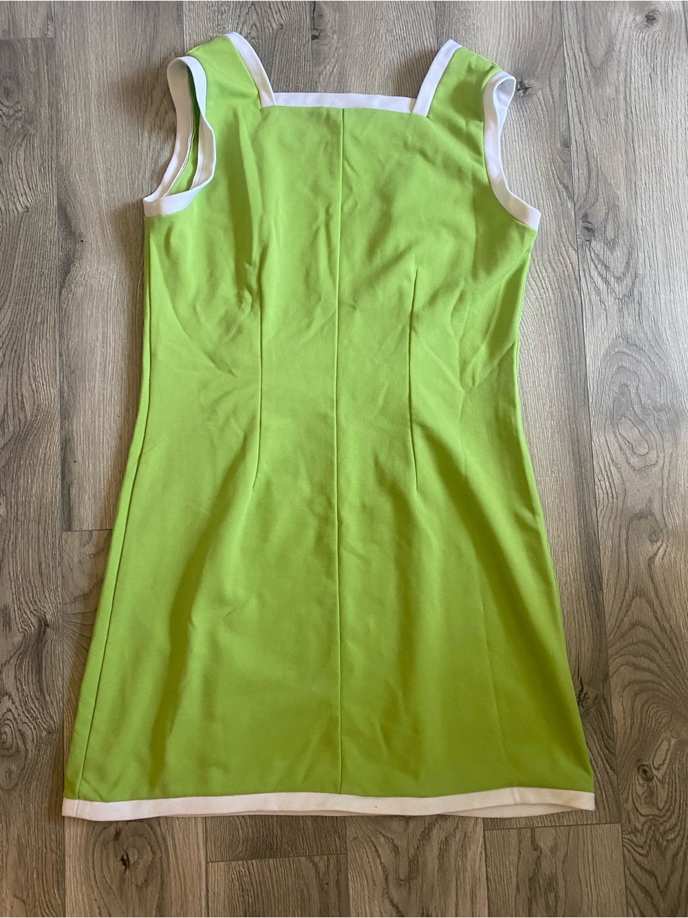 Sleeveless Lime Green Shift Dress with White Trim - Picture 3 of 4